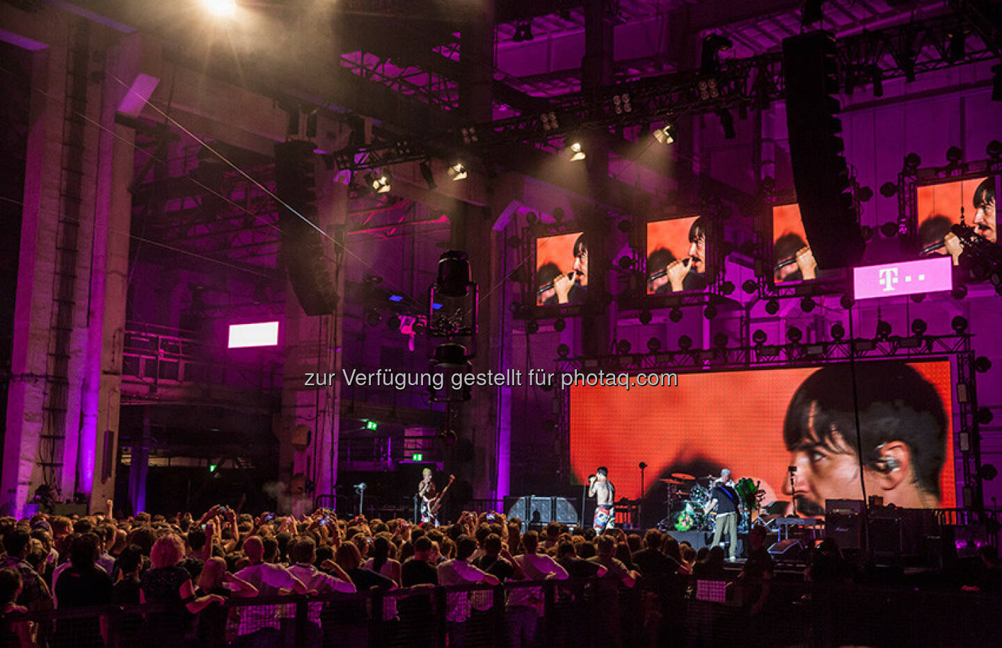 Die Red Hot Chili Peppers auf der Bühne der Telekom Street Gigs : Vom Sofa auf die Bühne - Red Hot Chili Peppers kommen in 360-Grad übers beste Netz : Fotocredit: Deutsche Telekom AG