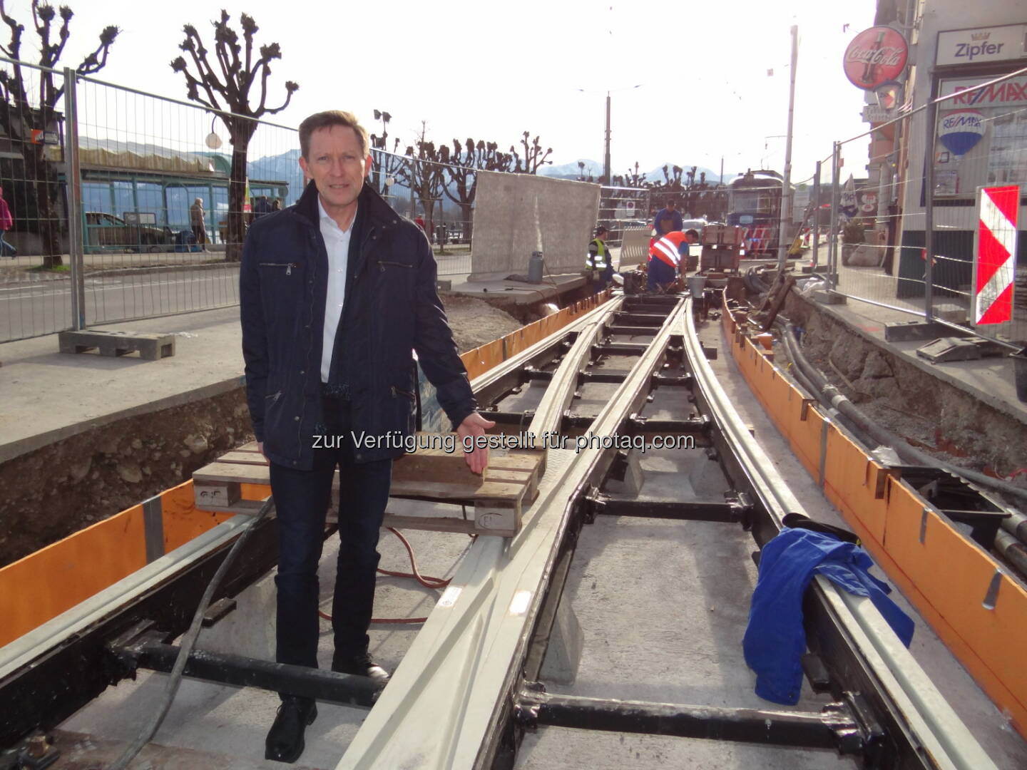 Otfried Knoll (Obmann Verein Pro Gmundner Straßenbahn) : Auszeichnung für visionäres Bahn-Projekt : VCÖ-Mobilitätspreis OÖ geht an den Verein Pro Gmundner Straßenbahn : Fotocredit: Otfried Knoll