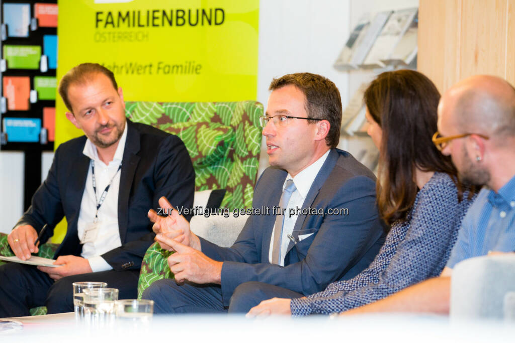 Bernhard Baier (Familienbundpräsident), Johannes Kopf (AMS Vorstand),  Renate Grün (Human Resources Managerin IKEA Österreich), Frank Ellerkamm (Business Area Manager IKEA) : Familienfreundlichkeit punktet bei qualifizierten Jobs : Gut ausgebildeter Nachwuchs fordert Work-Life-Qualitäten bei Unternehmen : Fotocredit: IKEA/Johannes Brunnbauer, © Aussendung (09.09.2016) 