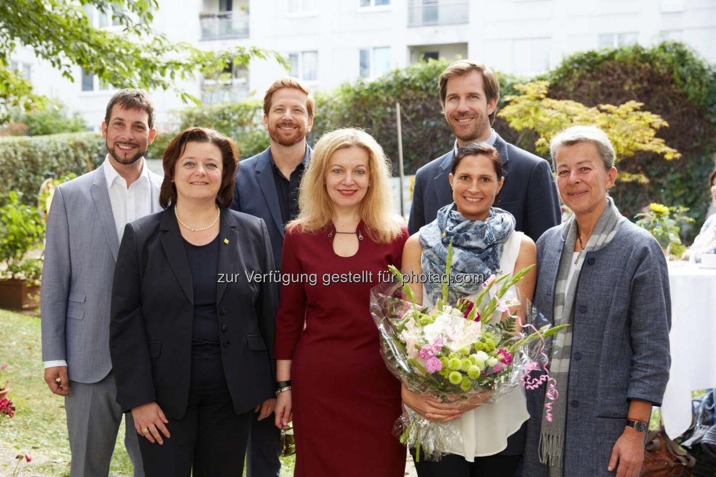 Markus Rumelhart (Bezirksvorst.), Sabine Geringer (GF Wiener Hilfswerk), Gernot Ecker (Leiter Abt. Wohnungslosenhilfe Wiener Hilfswerk), Anita Bauer (FSW-GF-Stv.), Katrin Milcic (Hausleiterin), Stephan Leixnering (Wiener Hilfswerk-Vizepräsident), Gabriele Mörk (LAbg.) : Sozial Betreutes Wohnhaus Bürgerspitalgasse feierte zehnjähriges Bestehen : Fotocredit: Wiener Hilfswerk / Daniel Nuderscher