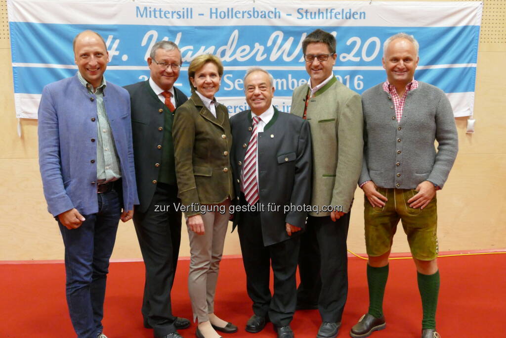 Roland Rauch (GF Mittersill plus Tourismus), Wolfgang Viertler (Bgm. Mittersill), Brigitta Pallauf (Landtagspräsidentin), Franz Kirchweger (Präsident ÖVV), Michael Obermoser (LAbg.), Christian Wörister (GF Ferienregion Nationalpark Hohe Tauern GmbH) : Mehr als 1.000 Wanderer aus 30 Nationen bei Europas größter Wanderveranstaltung - Wander-WM  in Mittersill : Fotocredit: Ferienregion Nationalpark Hohe Tauern GmbH/Vorreiter (23.09.2016) 