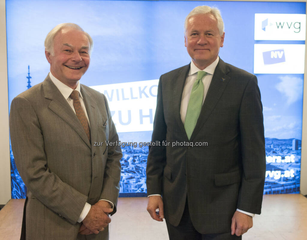 Jörg Wippel (GF wvg Bauträger GmbH), Hubert Schultes (GD NÖ Versicherung AG) : Schlüsselübergabe für 300 Bewohner in der Nussbaumallee 14 in Simmering : Fotocredit: Hopi-Media/Holzner, © Aussendung (23.09.2016) 