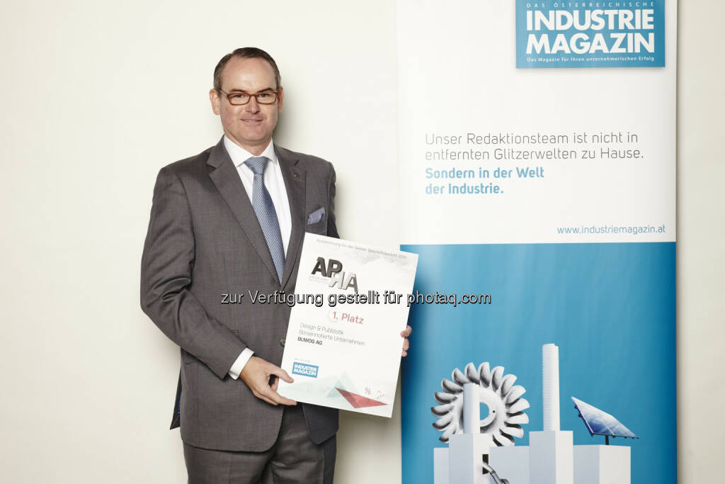 Herwig Teufelsdorfer (COO Buwog) :  Auszeichnung des Geschäftsberichts 2014/15 der Buwog Group mit dem Austrian Public Reporting Award (APRA), dem wichtigsten Preis für Geschäftsberichte in Österreich : Fotocredit: Thomas Topf, © Aussendung (30.09.2016) 