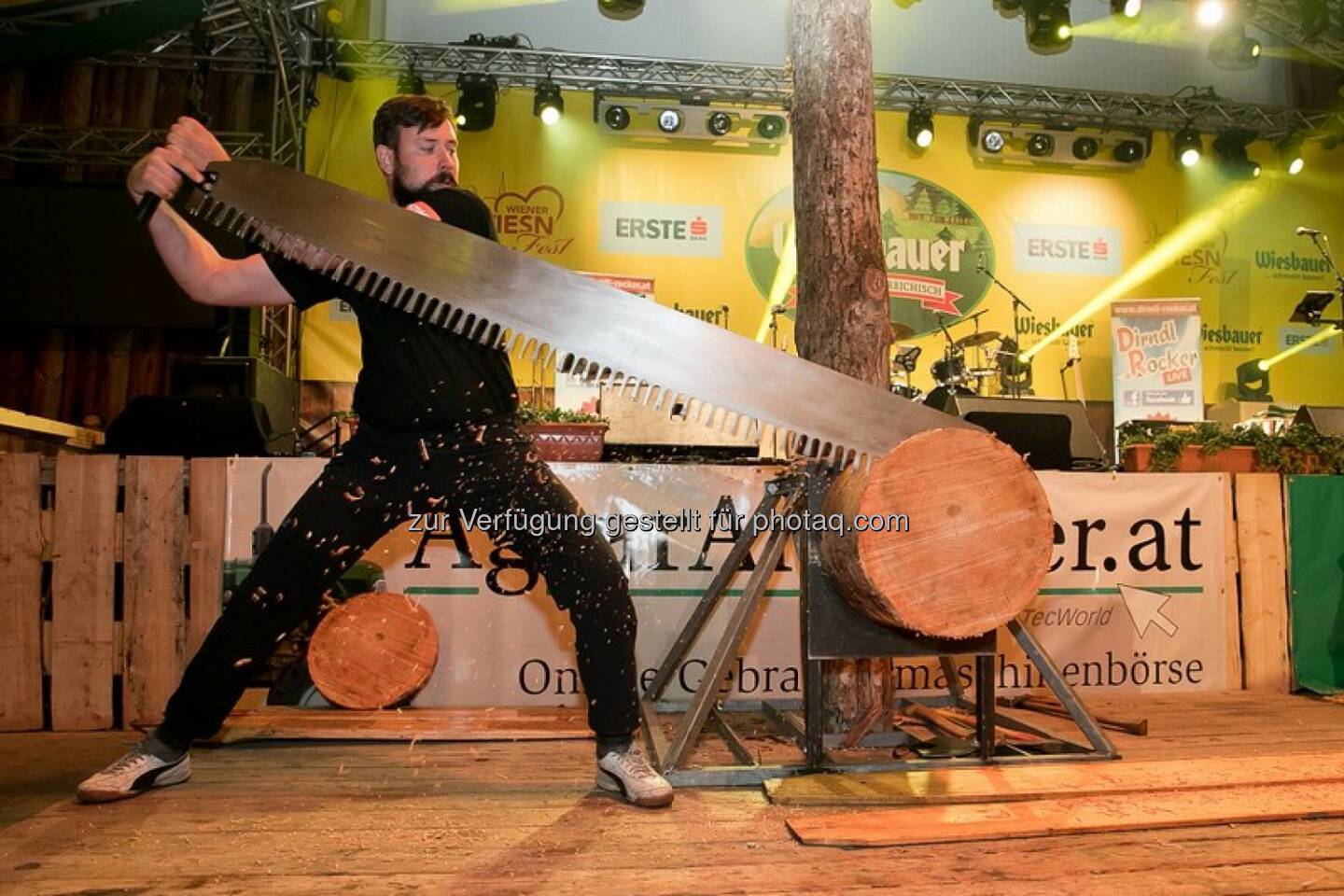 Josef Laier (Vizemeister der diesjährigen Stihl Timbersports Series) : Stihl Timbersports® eröffnete die Nacht der Landwirtschaft im Rahmen der Wiener Wiesn : Fotocredit: Harald Klemm