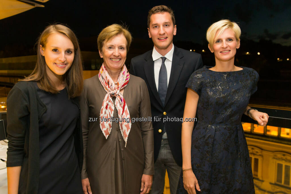 Elisabeth Bergen, Angelika Reiner, Claudio Spick, Viktória Kery-Erdélyi : ÖGS verlieh Roche Austria Publizistikpreis und Amgen Förderungspreis für hervorragende Arbeiten auf dem Gebiet der Brustgesundheit : Fotocredit: Österreichische Gesellschaft für Senologie/APA-Fotoservice/Neumayr, © Aussendung (03.10.2016) 