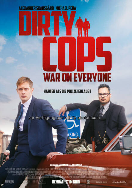 Alexander Skarsgård, Michael Peña („Dirty Cops: War on Everyone“ Plakat) : Ab Mitte November im Kino : Fotocredit: Constantin Film, © Aussendung (05.10.2016) 