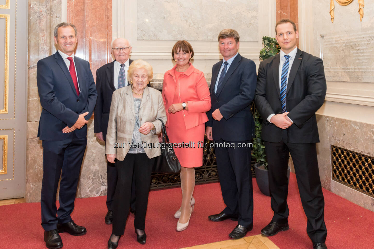 Anton Seebacher (Leiter BKS Bank-Direktion Wien-Niederösterreich-Burgenland), Maria und Michael Koch (Bauwelt Koch in Mattersburg), Herta Stockbauer (BKS Bank-Vorstandsvorsitzende), Diethmar Wölle und Martin Gratzer (Leiter der BKS Bank-Direktion Wien-Niederösterreich-Burgenland )