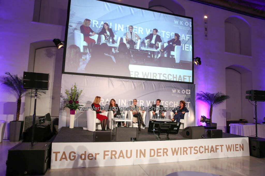 Elisabeth-Joe Harriet (Moderatorin), Sabine Milewski (BMW-Marketing Austria), Martina Gleissenebner-Teskey (Geschäftsführung BTC-Branding Training Coaching), Gerhard Hrebicek (Präsident European Brand Institute), Martina Denich-Kobula (Vorsitzende Frau in der Wirtschaft in der Wirtschaftskammer Wien) : 20. Tag der Frau in der Wirtschaft –Vorträge zum Thema Marke und Marketing - Erfahrungsaustausch und Netzwerken : Fotocredit: Katharina Schiffl (06.10.2016) 