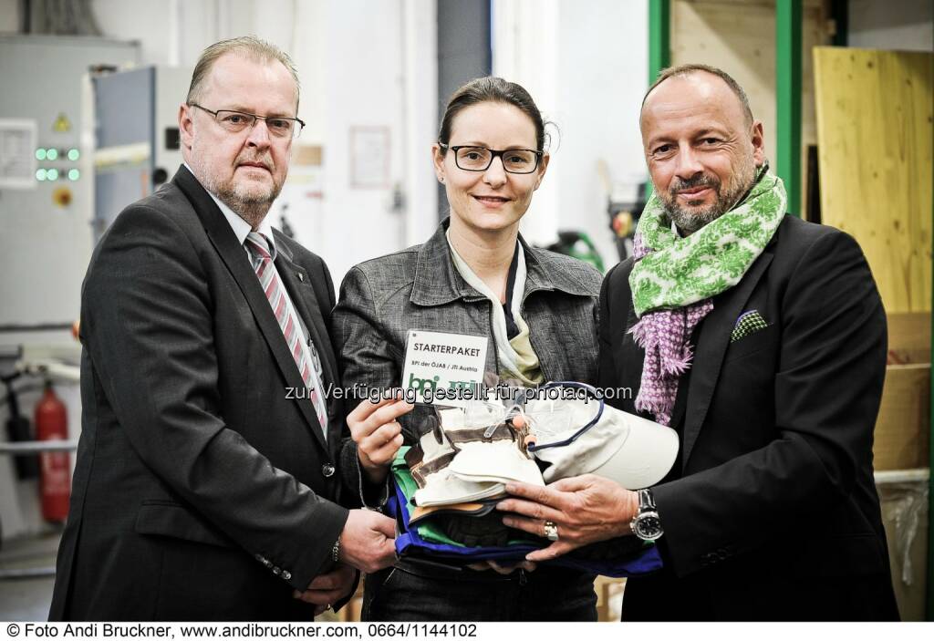 Ernst Traindt (Bereichsleiter Berufsbildung BPI der ÖJAB), Petra Heidler (Geschäftsführung Bildung und Integration ÖJAB), Ralf-Wolfgang Lothert (Head of Corporate Affairs and Communication, JTI Austria) : JTI Austria gratuliert ÖJAB zum 70-jährigen Bestehen : Fotocredit: Andi Bruckner – www.andibruckner.com, © Aussendung (07.10.2016) 