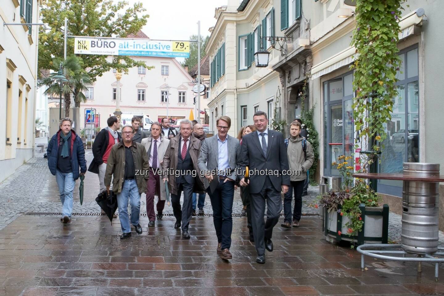 Anton Lang (Landesrat Verkehr & Umwelt), Marcus Martschitsch (Bürgermeister Hartberg), Jörg Leichtfried (Bundesminister für Verkehr, Innovation und Technologie) : Smart City Hartberg: Steirische Pionierstadt mit internationaler Vorbildwirkung : Fotocredit: Klima- und Energiefonds/APA-Fotoservice/Buchacher