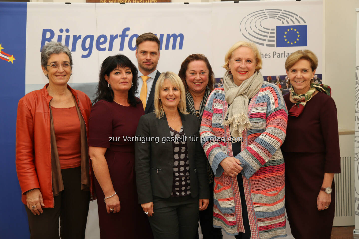 Ulrike Lunacek (Vizepräsidentin des Europäischen Parlaments), Karin Berger (Stv. Landesparteiobfrau FPÖ Salzburg), Rainer Hable (Abgeordneter zum Nationalrat, Neos), Karoline Graswander-Hainz (Mitglied des Europäischen Parlaments - SPÖ), Karin Dollinger (Salzburger Gemeinderätin), Claudia Schmidt (Mitglied des Europäischen Parlaments, ÖVP-EVP), Brigitta Pallauf (Salzburger Landtagspräsidentin): Bürgerforum des Europäischen Parlaments in Salzburg : Fotocredit: Informationsbüro des Europäischen Parlaments/APA-Fotoservice/Neumayr