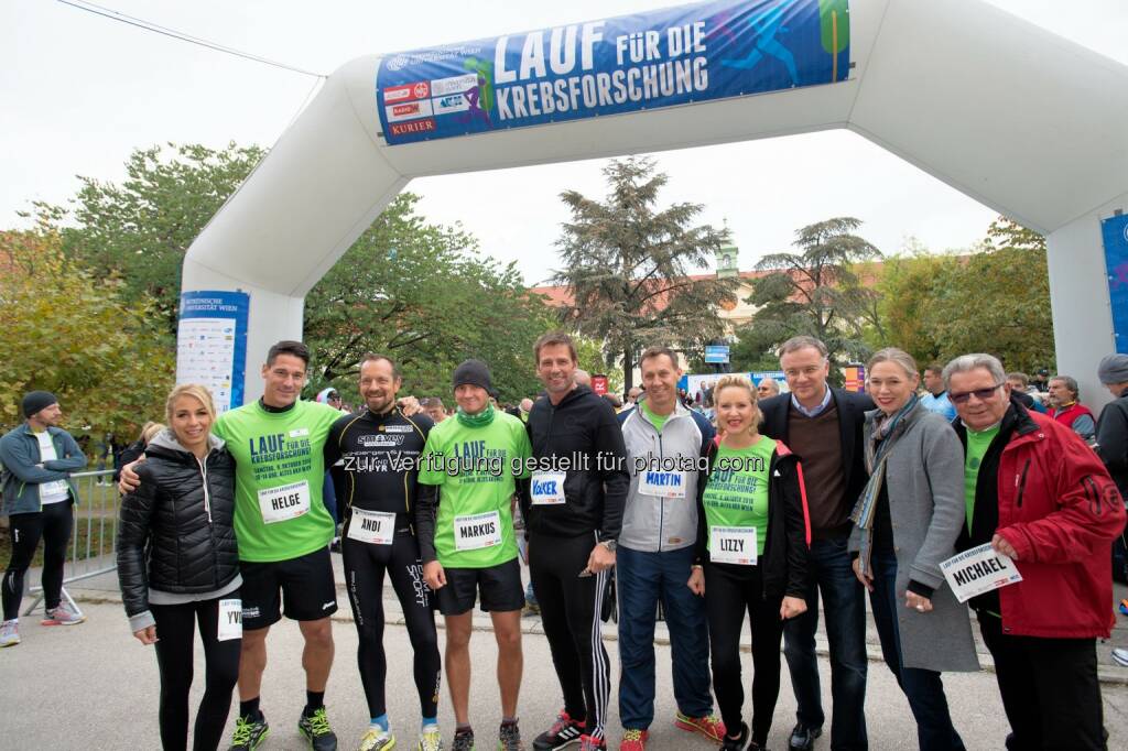 Yvonne Rueff (Charity-Organisatorin), Helge Payer (Ex-Rapid-Tormann), Andreas Gindlhumer (Extremsportler), Markus Steinacher (sport-oesterreich.at), Volker Piesczek (Moderator), Martin Oberhauser (Schauspieler und Kabarettist), Elisabeth Engstler (Moderatorin), Markus Müller (MedUni Wien-Rektor), Michaela Fritz (Vizerektorin für Forschung und Innovation), Michael Micksche (Krebsforschungslauf-Initiator) : 10. Krebsforschungslauf der MedUni Wien am Unicampus Altes AKH : Fotocredit: MedUni Wien/Kovic, © Aussendung (08.10.2016) 