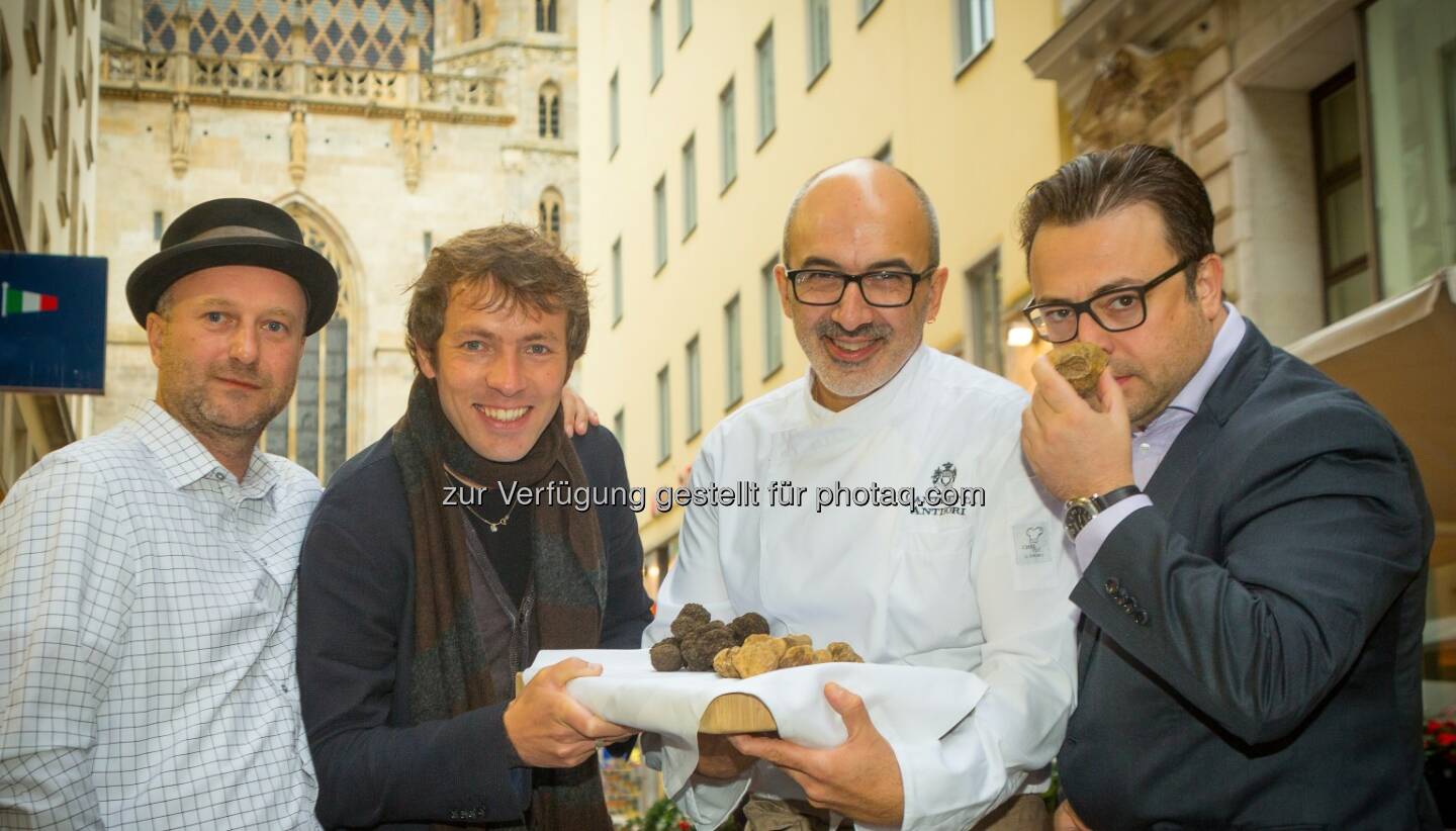 Thomas Edlinger (Gastronom), Luca Miliffi (Trüffelspezialist), Lorenzo Dimartino (Cantinetta Antinori), Cosimo Zaccaria : Wiener Trüffelmarkt startet Mitte November 2016 auf dem Red Carpet vor dem Stephansdom : Fotocredit: Verein Trüffelmarkt/Michael Weinwurm