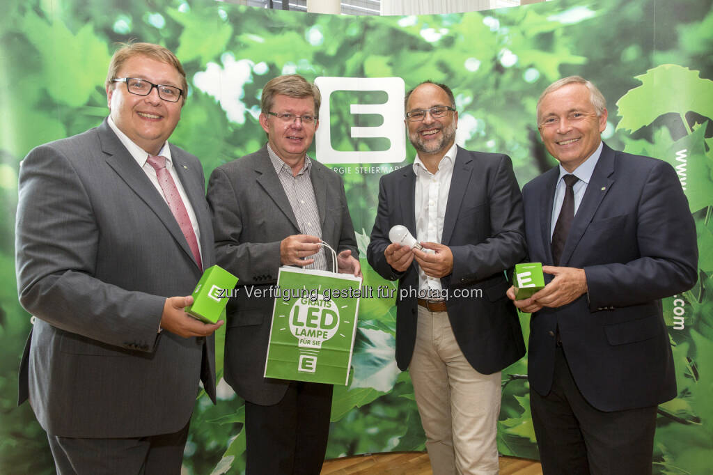 Martin Graf (Vorstandsdirektor Energie Steiermark), Herbert Beiglböck (Caritas-Direktor ), Franz Ferner (Volkshilfe-GF), Christian Purrer (Vorstandssprecher Energie Steiermark) : 100.000 LED-Lampen gratis an Caritas und Volkshilfe : Fotocredit: Energie Steiermark/Symbol, © Aussender (11.10.2016) 