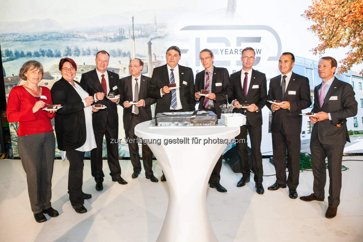 Vizebürgermeisterin Schwechat Brigitte Krenn, Bürgermeisterin Schwechat Karin Baier, Tomas Zieschang (CEO Prakab), Adolf Krenn (Geschäftsführer SKW), Jaroslav Krnak (CFO Prakab), Gerhard Gaida (Geschäftsführer SKG), Stefan Kňaško (Managing Director ICS), Robert Vodnek, (Geschäftsführer SKW), Alexander Tremmel Geschäftsführender Gesellschafter (SKB Industrieholding GmbH): SKB-Group: Österreichische Erfolgsgeschichte: 125 Jahre Schwechater Kabelwerke (C) Barbara Vanessa Lachner