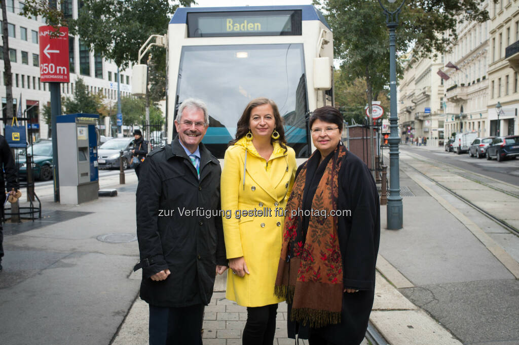 Karl Wilfing (LR), Ulli Sima (StR), Renate Brauner (StR) : Badner Bahn bekommt neue Triebfahrzeuge : Fotocredit: PID/Bohmann, © Aussendung (14.10.2016) 