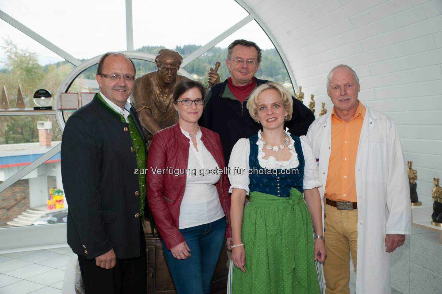 Helmut Petschar (Kärntnermilch), Anna-Lena Seebacher (Flex), Kuno Haas (Terra Möbel), Siegrun Mödritscher (Hiasl Zirbenhütte), Herbert Masaniger (Kärntnermilch) : Unternehmertreff der Kärntner Nachhaltigkeitspioniere : Fotocredit: respACT/Schwarzinger