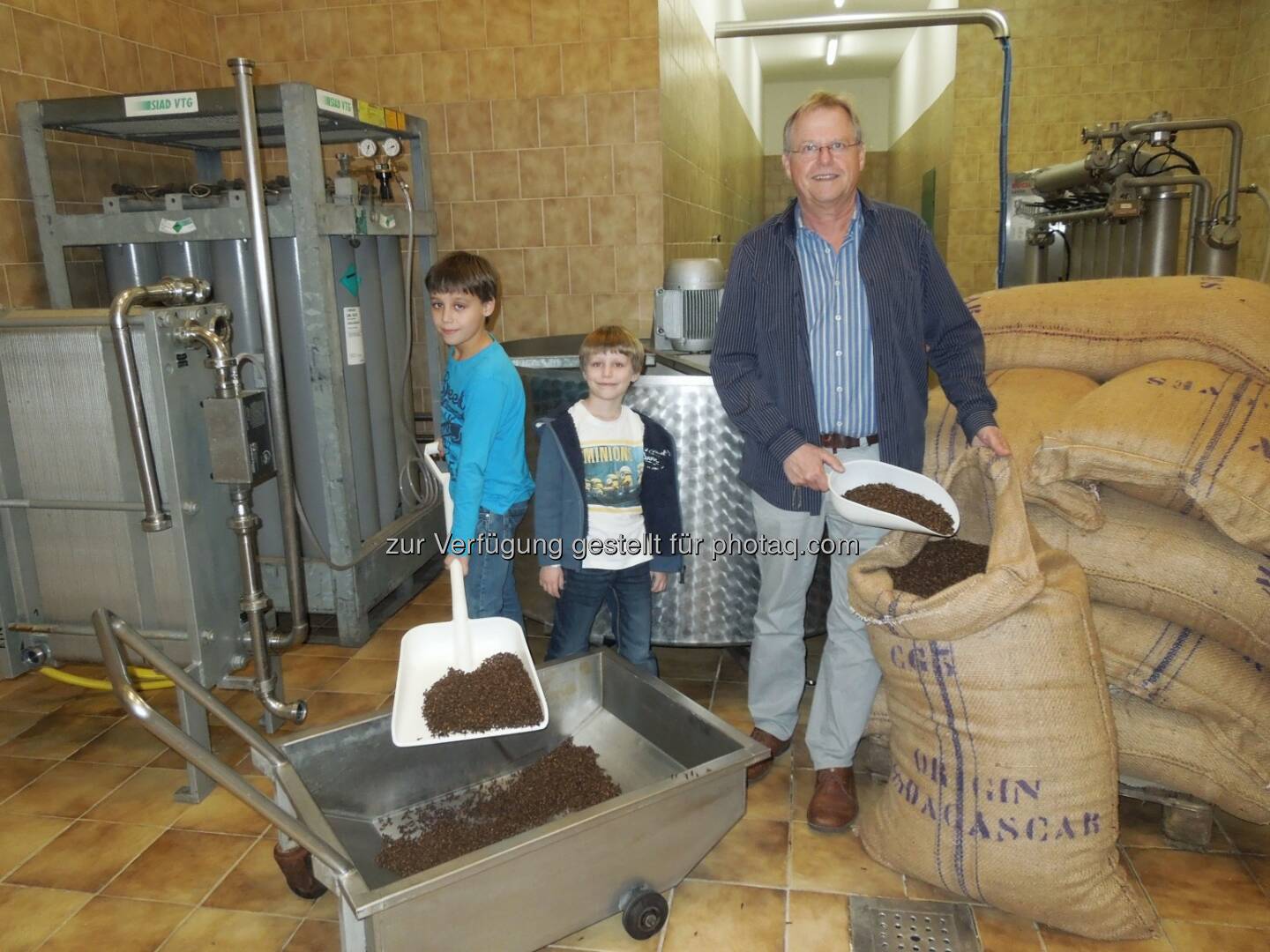 Hans Allacher (Obstland-Kellerei Allacher), Kinder : Erster alkoholfreier Glühwein aus Gols : Fotocredit: Allacher