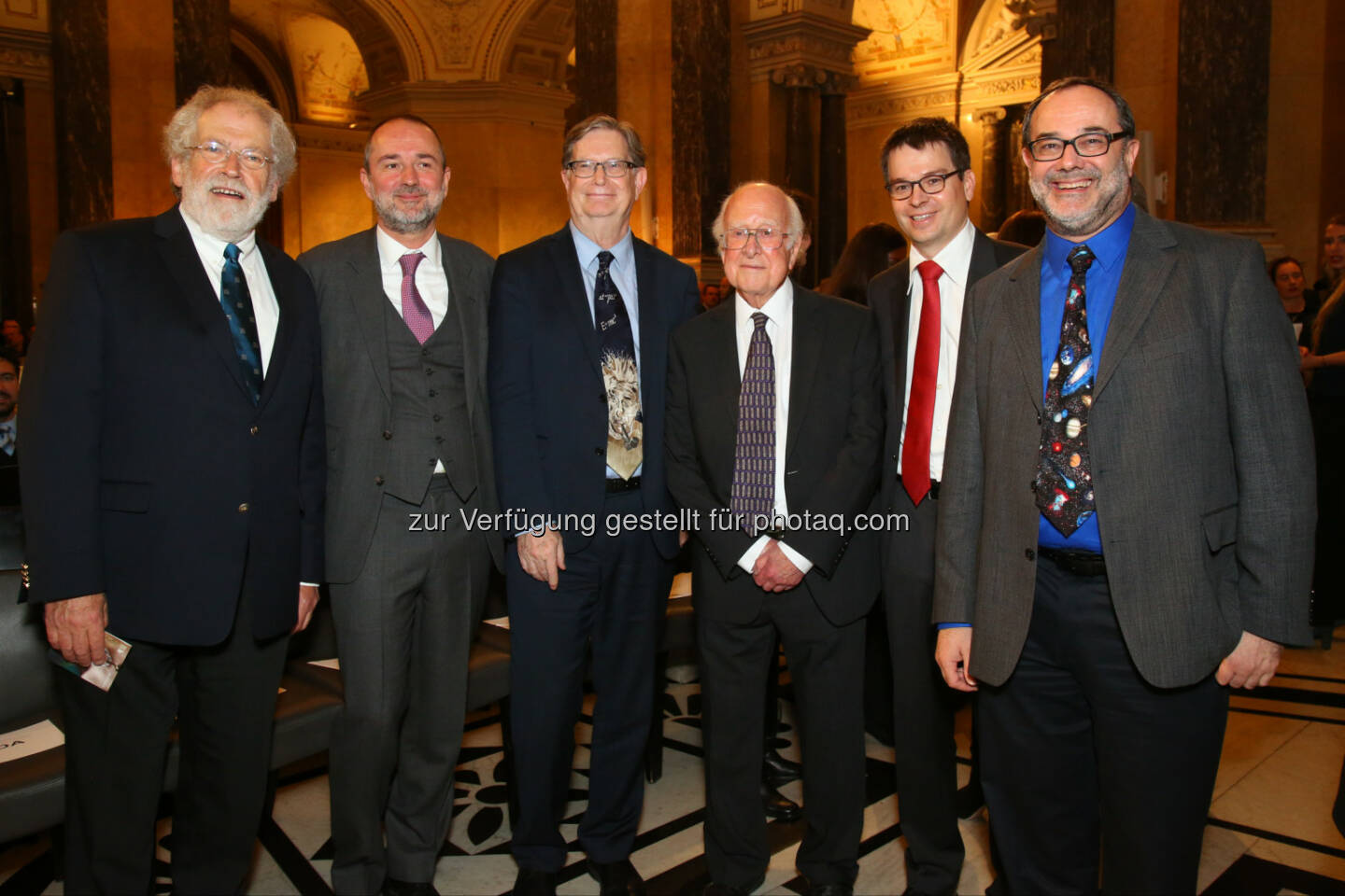 Anton Zeilinger (Präsident der ÖAW), Thomas Drozda (Bundesminister für Kunst und Kultur), George Smoot (Nobelpreisträger, Physik), Peter Higgs (Nobelpreisträger, Physik), Jochen Schieck (Direktor des HEPHY der ÖAW), Christian Köberl (Generaldirektor NHM Wien) : Eröffnung „Wie alles begann“ im Naturhistorischen Museum Wien : Thema „Urknall“ und Entstehung des Universums : Fotocredit: NHM Wien/APA-Fotoservice/Schedl