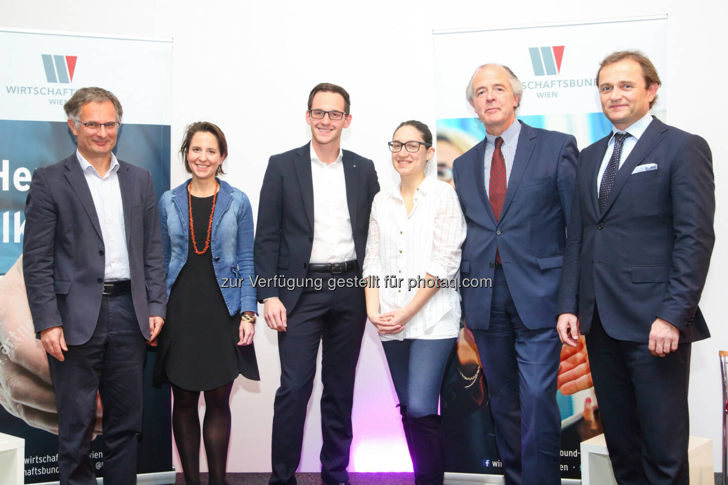 Markus Marterbauer (Leiter Wirtschaftswissenschaften und Statistik, Arbeiterkammer Wien), Elisabeth Mayerhofer (GF Julius Raab Stiftung), Christoph Biegelmayer (Direktor Wirtschaftsbund Wien), Julia Herr (Vorsitzende Sozialistische Jugend Österreich), Veit Schmid-Schmidsfelden (GF Rupert Fertinger GmbH), Ulrich Schuh (Wissenschaftlicher Vorstand EcoAustria) : Wirtschaftsbund Wien veranstaltete kontroverse Podiumsdiskussion - Arbeitszeitflexibilisierung: Eine Zeitreise ins Jahr 2021 : Fotocredit: Wirtschaftsbund Wien/Tiller