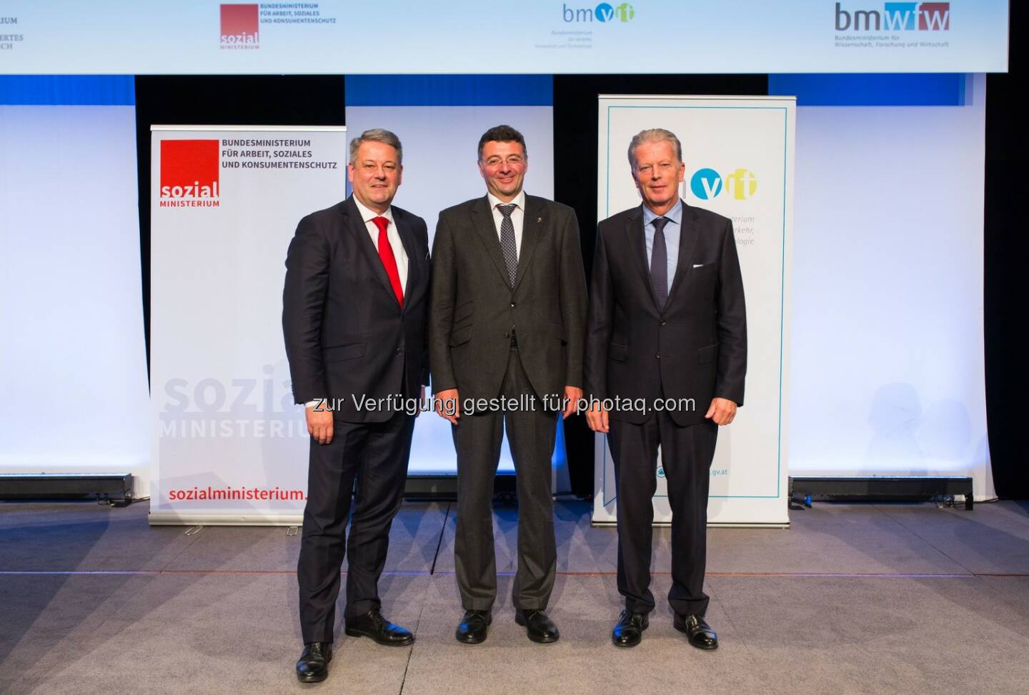 Andrä Rupprechter (Umweltminister), Jörg Leichtfried (Verkehrsminister), Reinhold Mitterlehner (Wirtschafts- und Energieminister) : Integrierte Energie- und Klimastrategie: Präsentation der Ergebnisse der Online-Konsultation : Fotocredit: Klima- und Energiefonds/APA-Fotoservice/Greindl