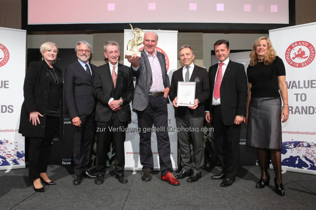 Kristin Hanusch-Linser (ÖBB), Adi Hirschal (Laudator), Helmut Hanusch (VGN Generalbevollmächtigter), Josef Zotter (Chocolatier), Werner Kuhn (Markenbotschafter, SK Rapid), Gerhard Hrebicek (Präsident European Brand Institute), Iris Sageder (Künstlerin) : Brand Life Award 2016 für Chocolatier Josef Zotter für sein Lebenswerk : Fotocredit: Katharina Schiffl, © Aussendung (19.10.2016) 