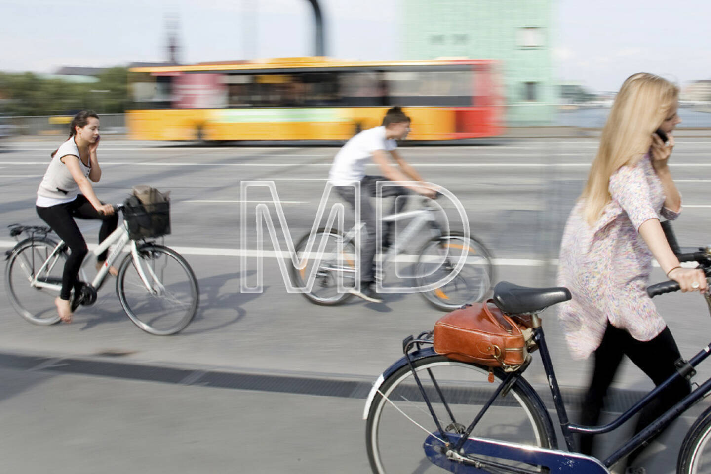 Fahrräder, Fahrrad, Radfahrer, Handy, telefonieren