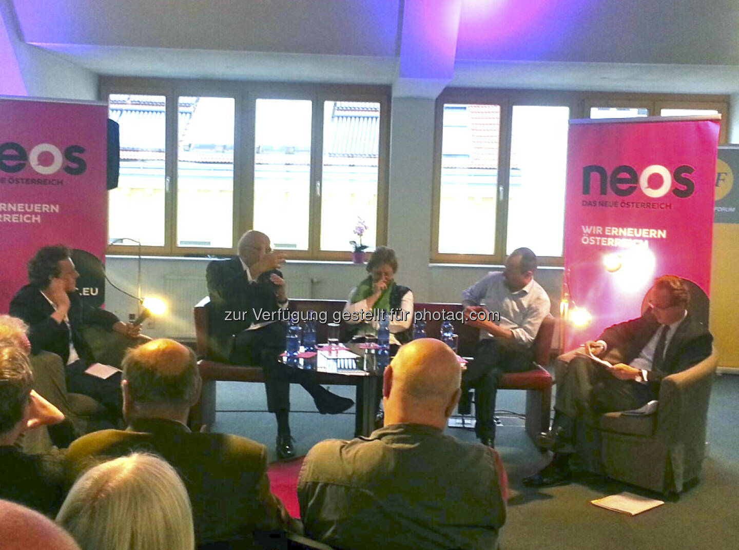 Georg Kapsch, Gudrun Biffl, Claus Raidl und Matthias Stolz beim NEOS Wirtschaftsforum. Moderation: Andi Schnauder, Der Standard