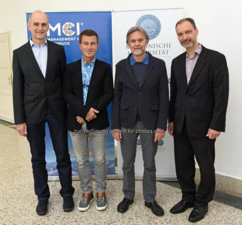 Alexander Trockenbacher (Dozent im Biotechnologie-Department des MCI, Mitglied des Entwicklungsteams), Peter Loidl (Vizerektor MUI), Bernhard Redl (Leiter des Masterstudiums Molekularmedizin, MUI), Christoph Griesbeck (Leiter des MCI-Biotechnologie-Departments) : Kombiniertes Masterstudium von Medizinischer Universität Innsbruck und Management Center Innsbruck - Molekulare Medizin (MUI) und Biotechnologie (MCI) als „Connected Programs“ kombinierbar : Fotocredit: MCI, © Aussendung (25.10.2016) 