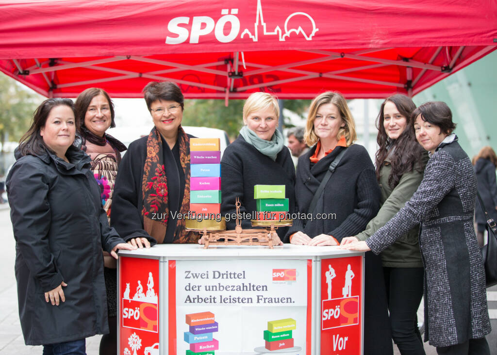 Nicole Berger-Krotsch (SPÖ Wien-Frauensekr., LAbg), Petra Bayr (NR Abg), Renate Brauner (SPÖ Wien Frauen-Vors., StR), Sandra Frauenberger (FrauenStR), Sybille Straubinger (Landesparteisekr., LAbg), Marina Hanke (SJ Wien-Vors., GemR) : Wiener SPÖ Frauen zum Equal Pay Day - Lohnschere schließen : Fotocredit: Astrid Knie, © Aussender (26.10.2016) 