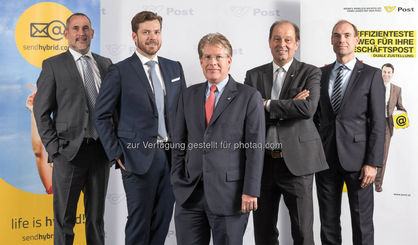 Oliver Bernecker und Peter Danner (sendhybrid-Gründer), Georg Mündl (Leiter Mail Solutions), Josef Maier (Leiter Outputmanagement und GF direct2document GmbH), Michael Wirth (Leitung Finanzen Brief, Werbepost und Filialen) : Österreichische Post beteiligt sich mit 26% an sendhybrid : Fotocredit: Österreichische Post/Christian Houdek 