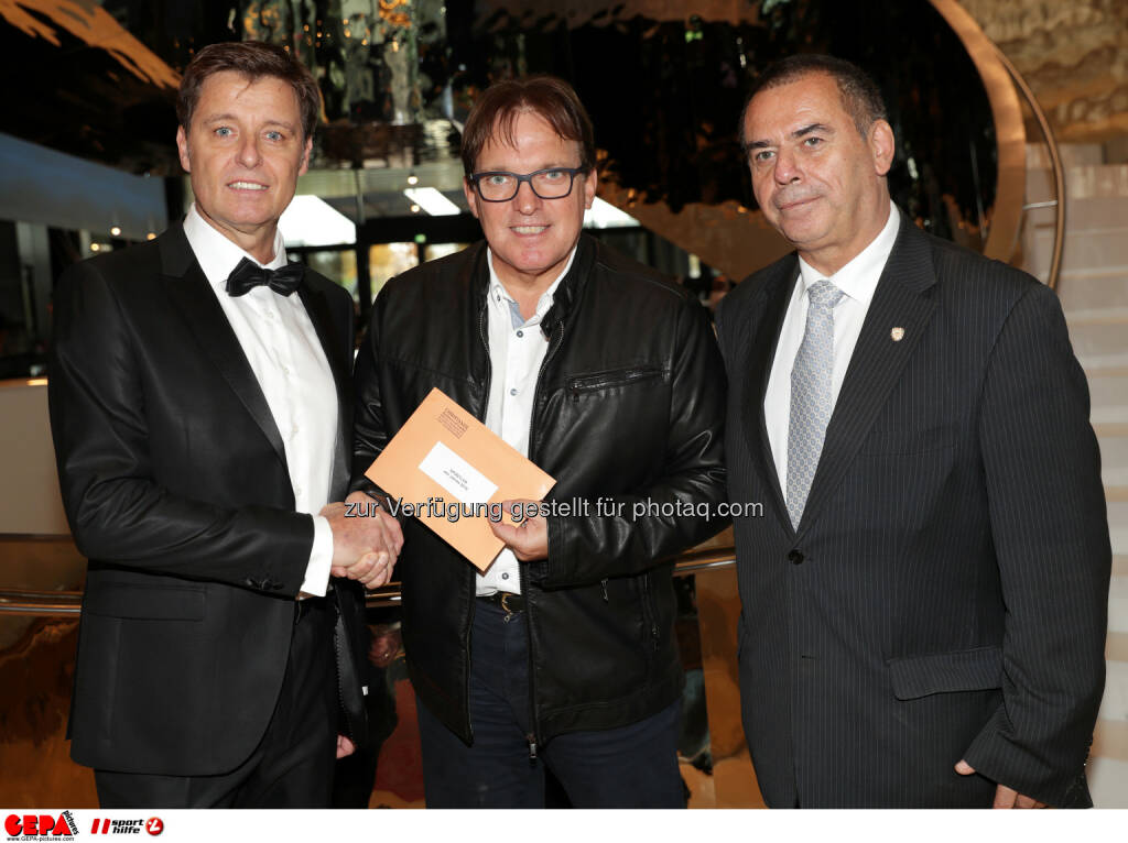 Harald Bauer (Sporthilfe), notary Harald Christandl and general secretary Joe Langer (Sports Media). Photo: GEPA pictures/ Walter Luger (28.10.2016) 