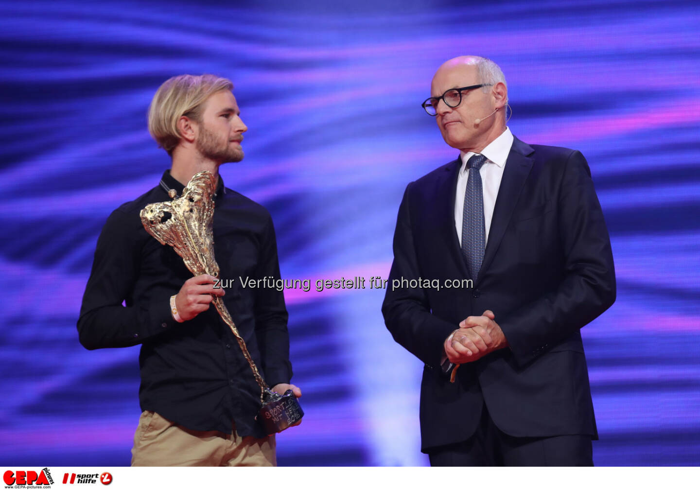 Peter Hackmair (Play together now) and president Karl Stoss (OEOC) Photo: GEPA pictures/ Christian Walgram