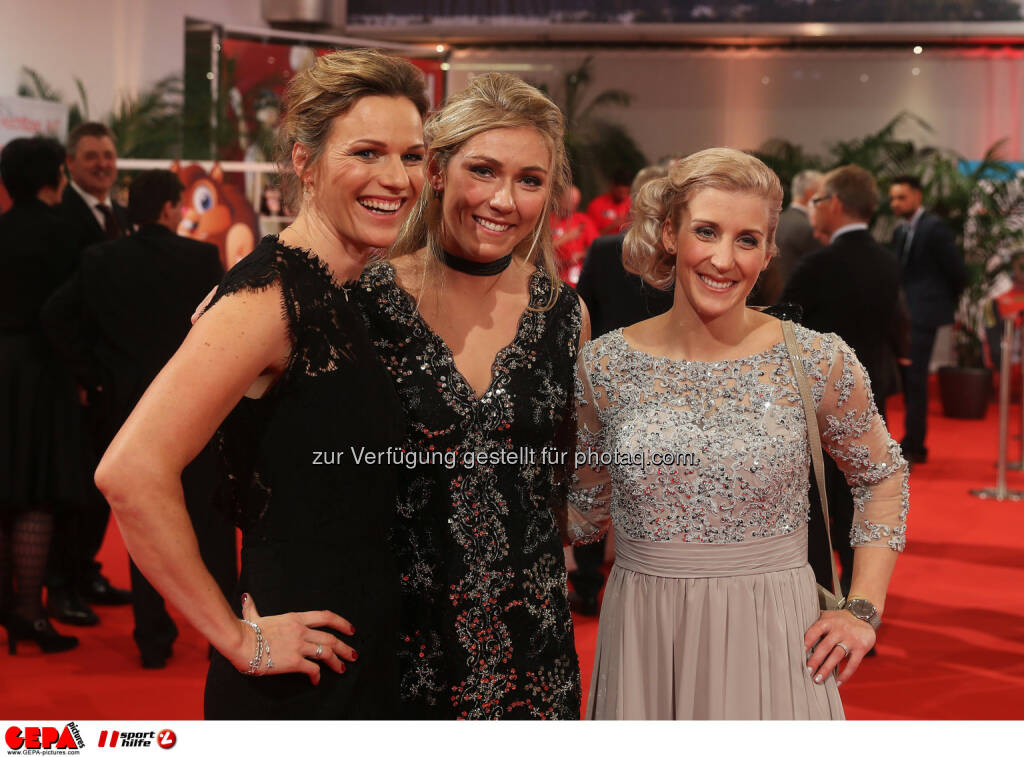 Marlies Raich, Mikaela Shiffrin (USA) and Eva-Maria Brem (AUT) Photo: GEPA pictures/ Hans Oberlaender (28.10.2016) 