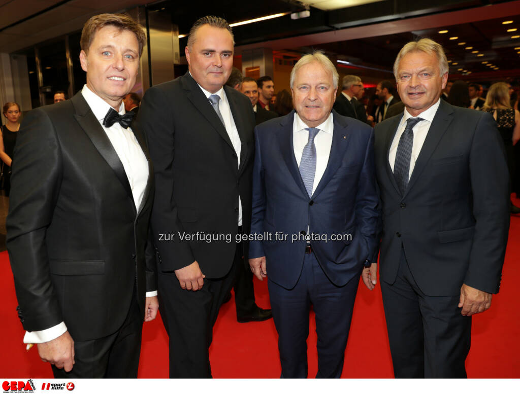 Managing director Harald Bauer (Sporthilfe), minister of defense and sports Hans Peter Doskozil, president Leo Windtner (OEFB) and Hans Pum (OESV) Photo: GEPA pictures/ Walter Luger (28.10.2016) 
