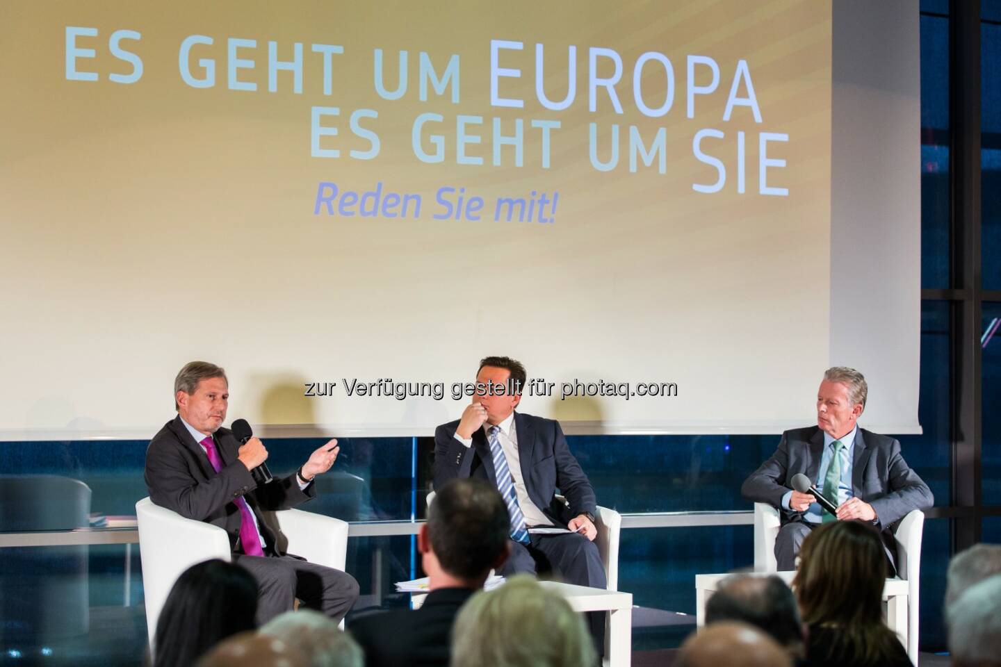 Johannes Hahn (EU-Kommissar), Gernot Hörmann (ORF Oberösterreich), Reinhold Mitterlehner (Vizekanzler) : Bürgerdialog in Linz : Rege Diskussion zu aktuellen Fragen und Herausforderungen der Europäischen Union : Fotocredit: Vertretung d. Europ. Kommission in Österreich/APA-Fotoservice/Greindl