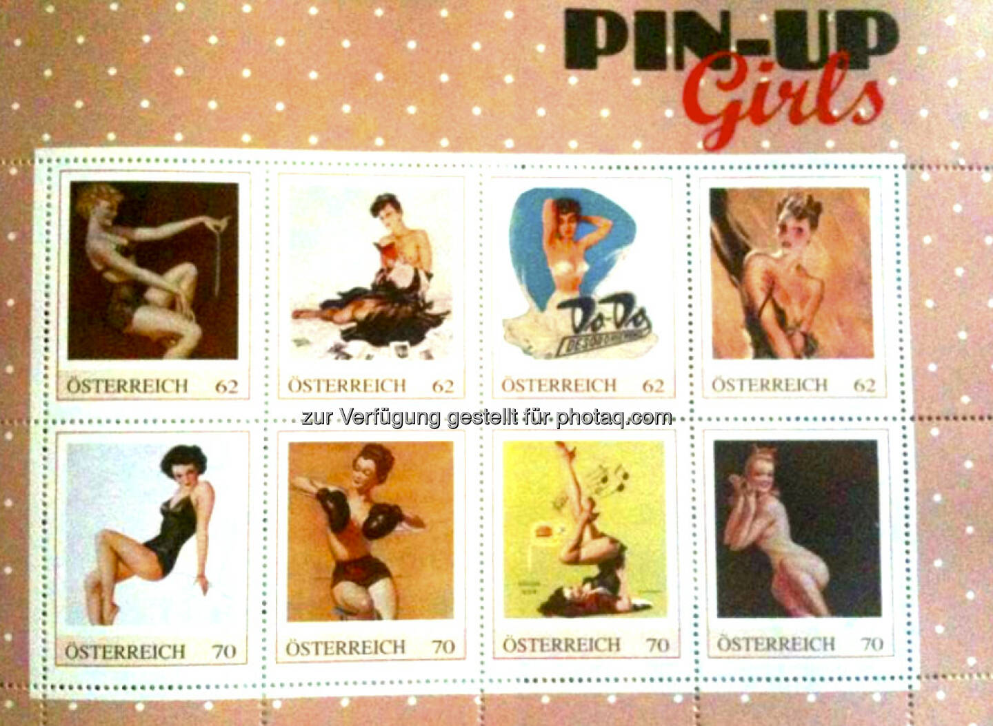 Über die Pin-up Girls der Post berichtet Michael Fischer: Eines der Geschenke auf der Post-HV. Im Buch sind Sondermarken im Nominalwert von 5,28 Euro drin. Dazu bekam jeder Besucher einen Bogen mit 20 x 0,62 Euro persönlichen Briefmarken. Nominalwert also 12,40 Euro, kostet aber normal etwa das Dreifache. Das Buch kostet auch mehr als 13 Euro. Für die persönlichen Briefmarken konnten sich die Aktionäre (mit Maschinen der österreichischen Staatsdruckerei) an Ort und Stelle fotografieren lassen