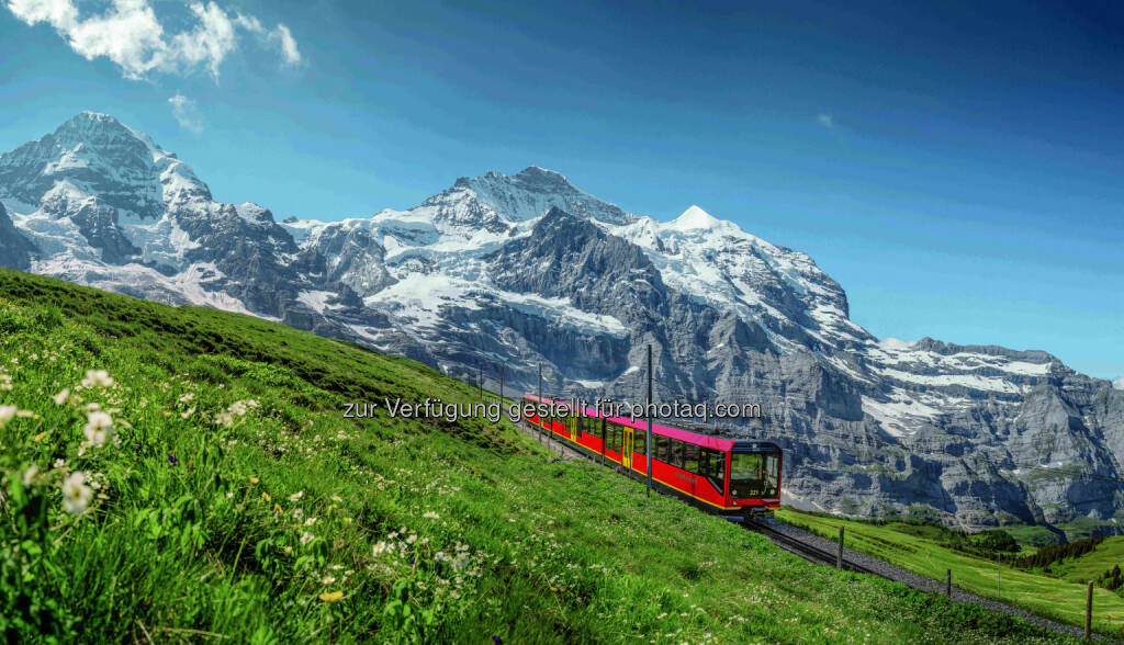 Schweiz Tourismus: Jungfraujoch – Top of Europe, Die Jungfraubahn gilt als eine der eindrucksvollsten Errungenschaften in der Geschichte vom internationalen Bergbahnbau und wird auch heute noch als Meisterwerk der Bahntechnik betrachtet.  (Bild: Jungfraubahnen Management AG/Jeroen Seyffer), © Aussender (02.11.2016) 