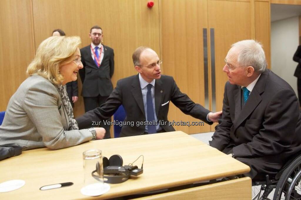 Maria Fekter  im Gespräch mit dem luxemburgischen Finanzminister Luc Frieden (mi.) und dem deutschen Finanzminister Wolfgang Schäuble (re.), © BMF (02.05.2013) 