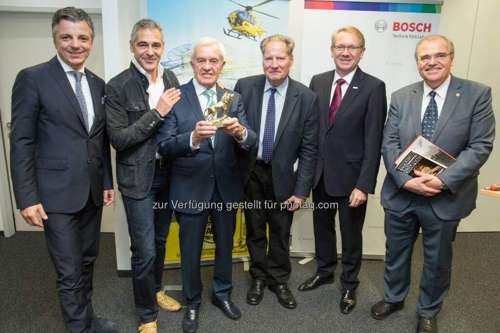 Oliver Schmerold, ÖAMTC-Verbandsdirektor; Christian Clerici, Moderator und Autor; Helmut Zwickl, Motorjournalist und Preisträger; Heinz Clostermeyer, AMV-Präsident; Klaus Peter Fouquet, Bosch Österreich-Chef; Wolfgang Brandstetter, Bundesminister für Justiz: Robert Bosch AG: Bela Barenyi Preis 2016 geht an Helmut Zwickl (C) Robert Bosch AG/APA-Fotoservice/Juhasz, © Aussendung (08.11.2016) 