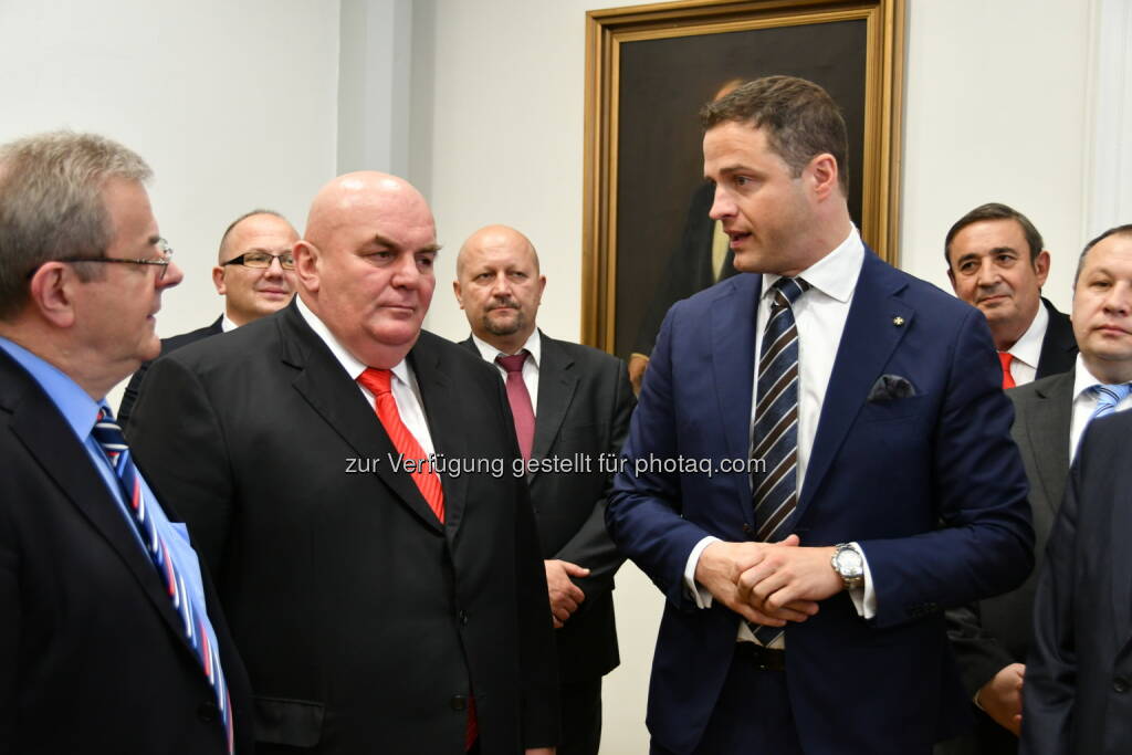 Dragan Markovic Palma mit Vizebürgermeister Gudenus - Vizebürgermeister Gudenus empfängt serbische Delegation im Wiener Rathaus (Bild: FPÖ-Wien), © Aussender (08.11.2016) 