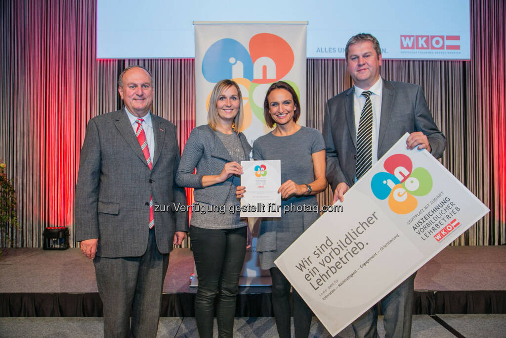 Rudolf Trauner, Präsident WKOÖ, sowie Vertreter der Brau Union Österreich Carina Grubauer, Angelika Mascherbauer und Martin Gruber - Brau Union Österreich AG: Brau Union Österreich mit ineo Auszeichnung (Bild: Roland Pelzl / CityFoto), © Aussendung (09.11.2016) 