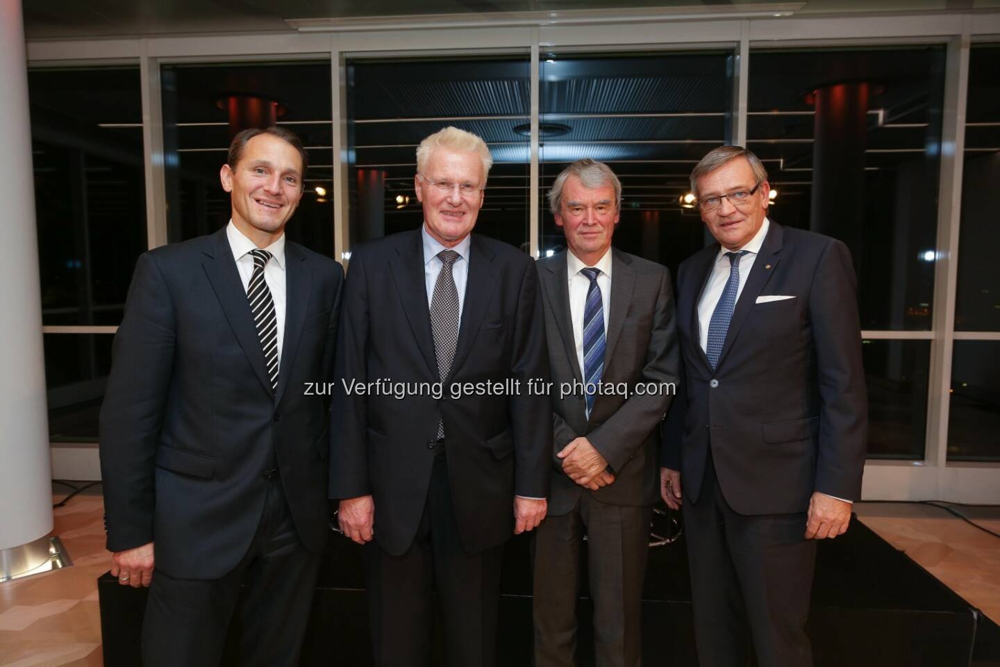 Stefan Dörfler (CEO Erste Bank der österreichischen Sparkassen), Rudolf Ertl (Vorstandsdirektor Wiener Städtische Versicherungsverein), Hartmut Hirsch-Kreinsen (Soziologe) und Robert Lasshofer (Generaldirektor Wiener Städtische Versicherung) - Wiener Städtische Versicherungsverein: „Zukunft im Turm: Wie die Digitalisierung unsere Arbeitswelt verändert (Bild: Wiener Städtische Versicherungsverein/APA-Fotoservice/Tanzer)