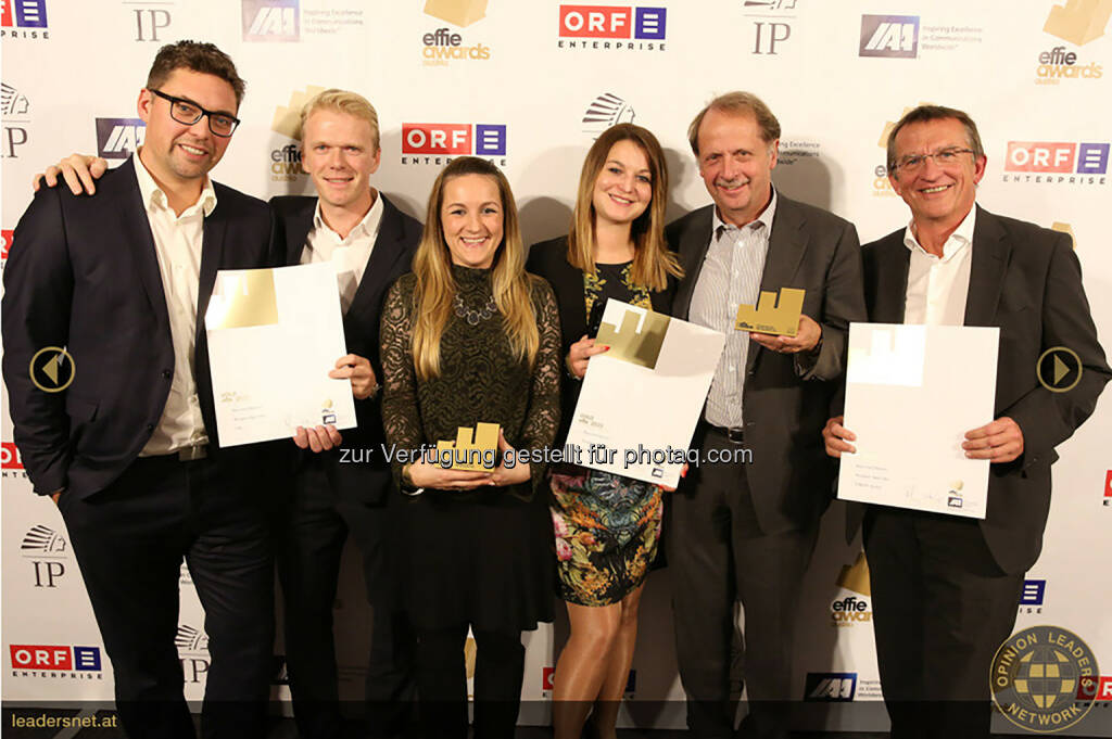 Alexander Wolfinger (Brau Union Österreich), Maximilian Höllerl und Kristina Gavric (Agentur Wirz), Julia Leutgeb, Markus Liebl und Andreas Stieber (Brau Union Österreich) - Brau Union Österreich AG: Getränkemarkt-Aufsteiger Strongbow holt effie award in Gold (Bild: leadersnet.at), © Aussendung (10.11.2016) 