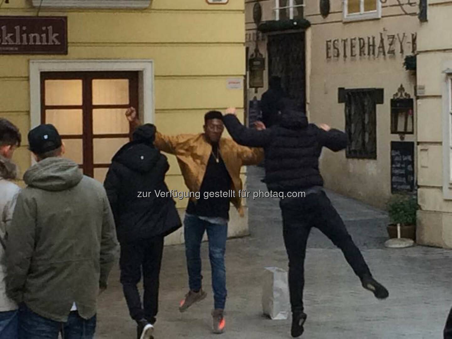 David Alaba, Marco Arnautovic und Aleksandar Dragovic beim Einstudieren von neuen Torjubelszenen (c) Erwin Hof
