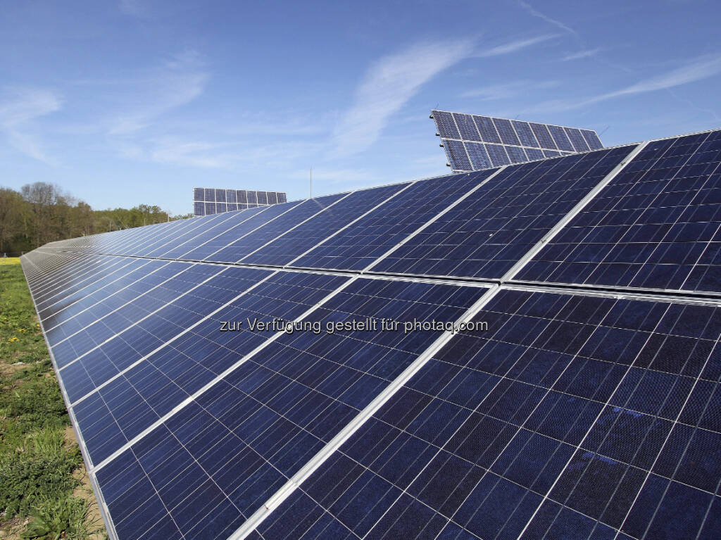 Sonnenkraftwerk Schönkirchen - ab 4.5. Anteile des neuen Sonnenkraftwerkes mit Bürgerbeteiligung von EVN und Land NÖ erhältlich (Foto EVN / Gabriele Moser) (03.05.2013) 