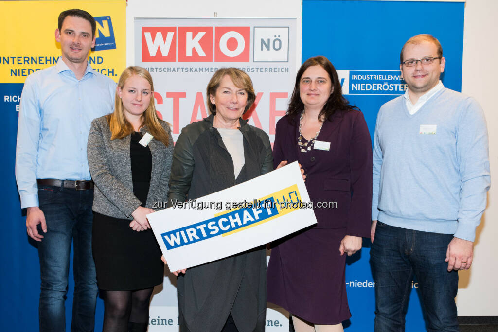 CEO LineMetrics Reinhard Nowak, Gerti Süss von der Industriellenvereinigung NÖ, Wirtschaftskammer Niederösterreich Präsidentin Sonja Zwazl, Kerstin Koren vom Amt der NÖ Landesregierung und CCO LineMetrics Wolfgang Hafenscher: Wirtschaftskammer NÖ: 1. Regionalveranstaltung Wirtschaft 4.0 in Niederösterreich (C) Kraus/WK NÖ, © Aussender (15.11.2016) 