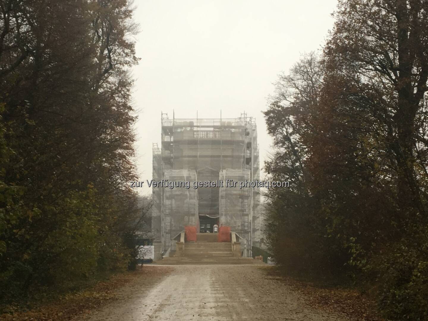 Christo-Gloriette an Nebelsuppe