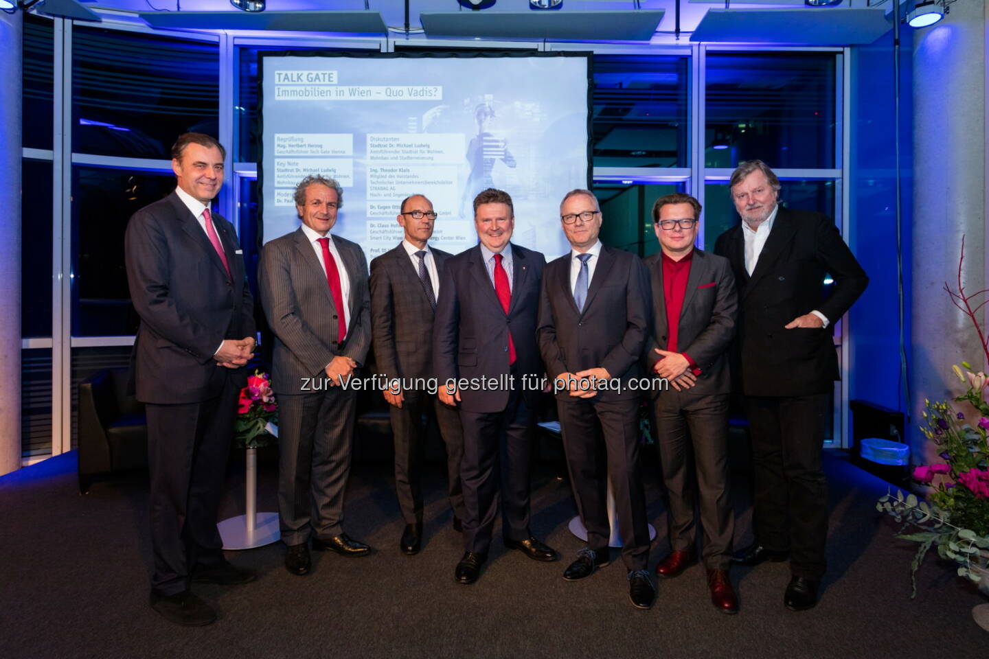 Eugen Otto, Theodor Klais, Heribert Herzog (GF Tech Gate Vienna), Michael Ludwig, Paul Tesarek (Moderator), Claus Hofer, Heinz Neumann - Tech Gate Vienna: Immobilien – Lebensräume einer Stadt (Fotograf: Christoph Sommerer B.Sc. - Fotocredit: Tech Gate Vienna Wissenschafts- und Technologiepark GmbH)