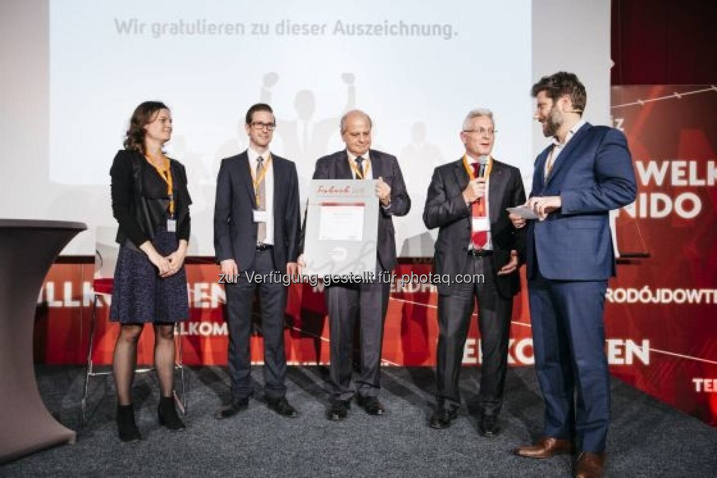 as Rosenbauer Werk II wurde am 17. November 2016  als Smart Factory und Efficient Factory ausgezeichnet und erreichte in der Gesamtwertung der effizientesten Produktionsunternehmen den zweiten Platz, v.l.n.r.: Ing. Christina Lemmerer (Fraunhofer Austria), Ing. Mag. Daniel Tomaschko, Msc. MBA (Rosenbauer), Dipl. Ing. Christian Kleebauer (Rosenbauer), Dipl. Ing. Gottfried Brunbauer (Technikvorstand Rosenbauer), Hans Florian Zangerl (Industriemagazin).